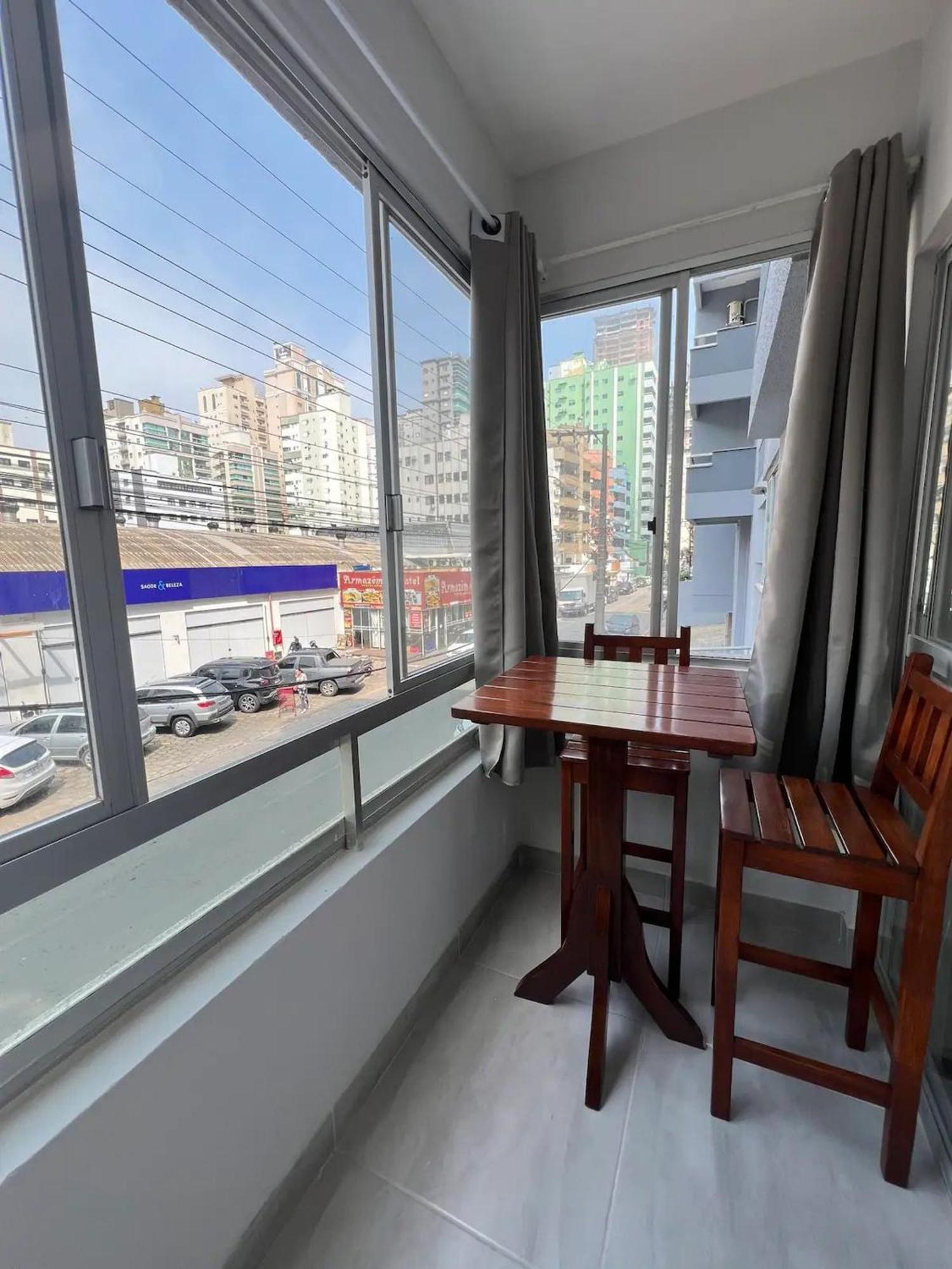 Loft Na Av. Meia Praia, Apartment